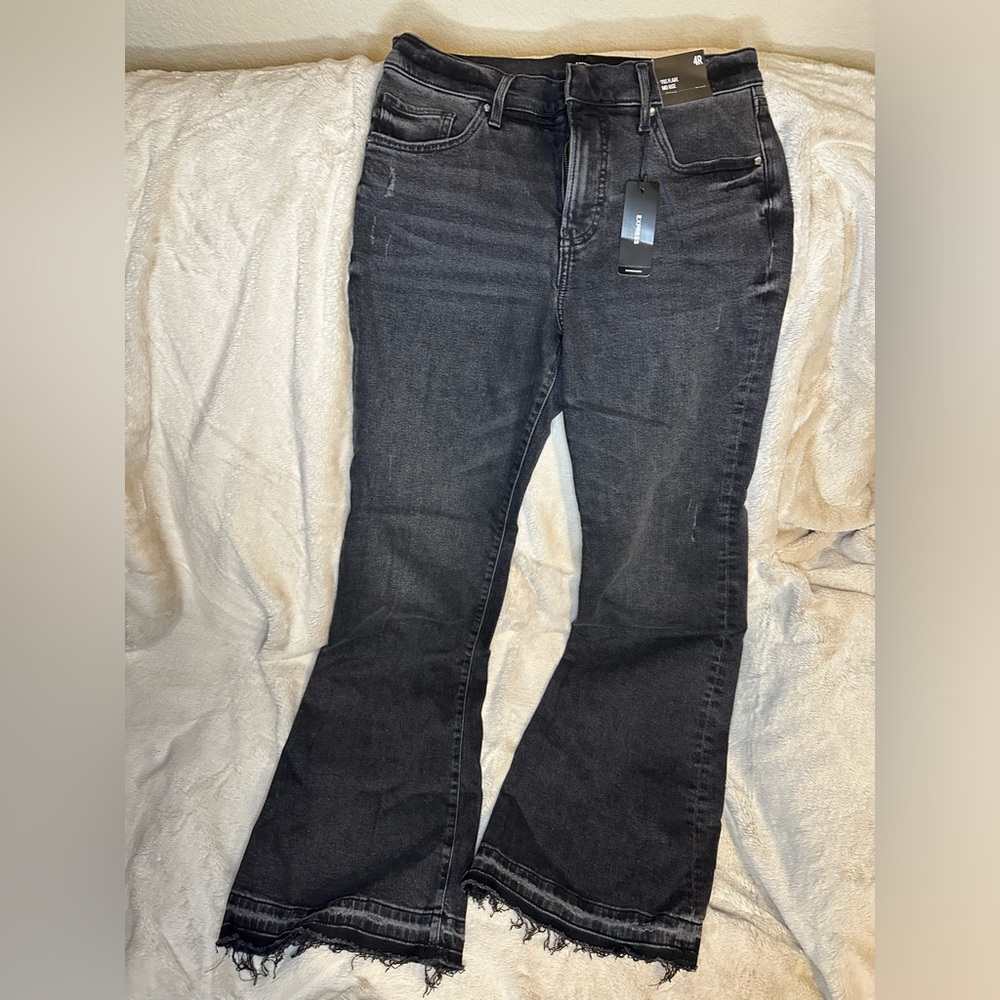 Express Women’s Size 4 regular 70s flare mid rise   
Brand New!!